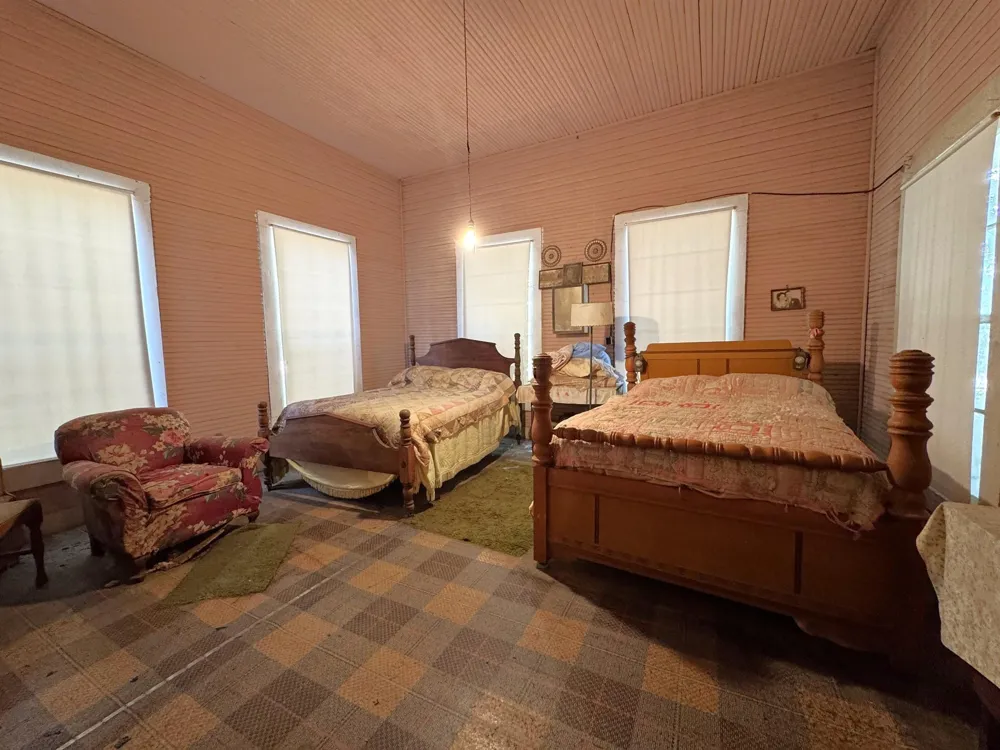 S Pitzer Street Colmesneil, TX 75938