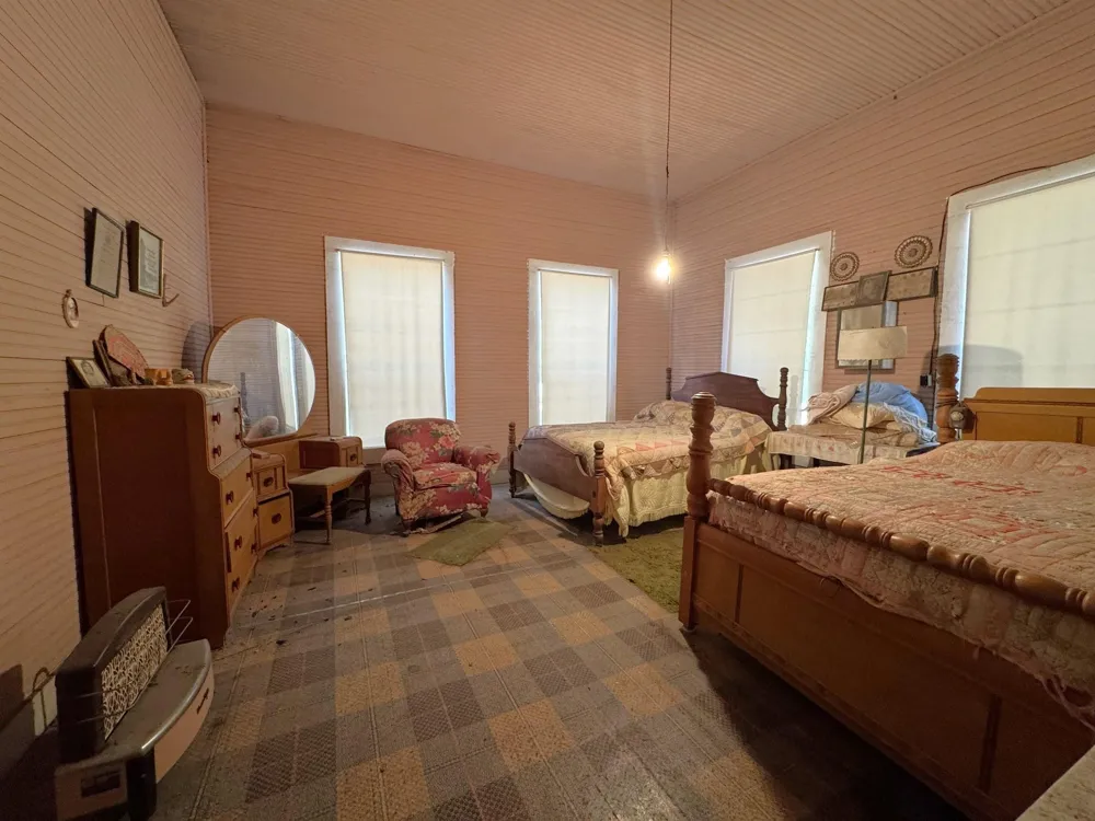 S Pitzer Street Colmesneil, TX 75938