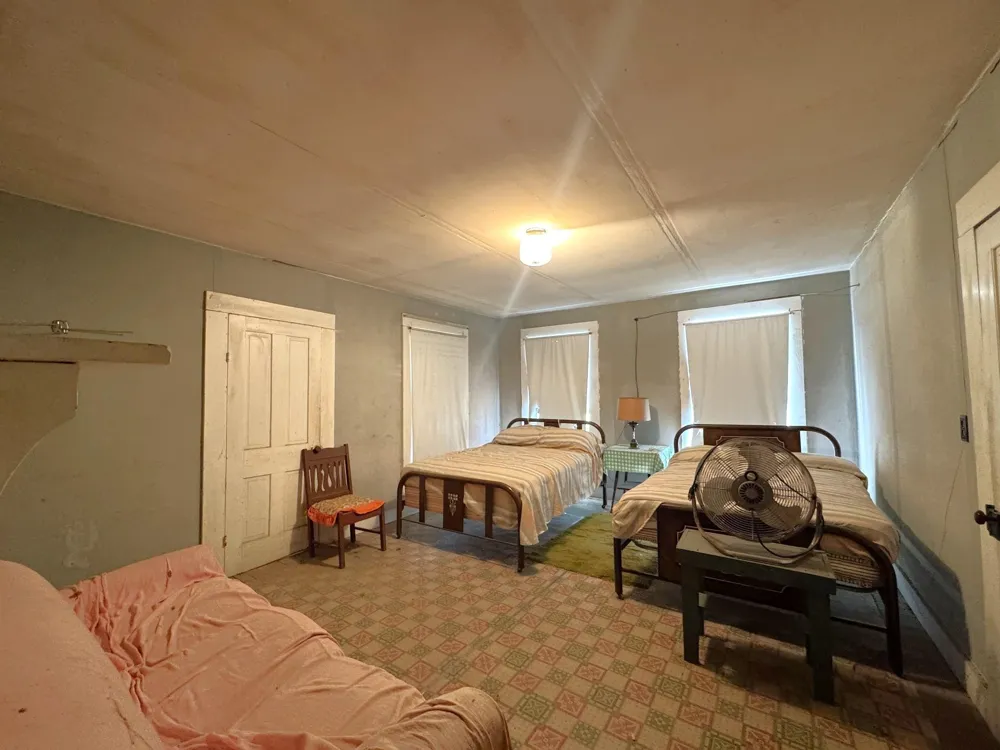 S Pitzer Street Colmesneil, TX 75938