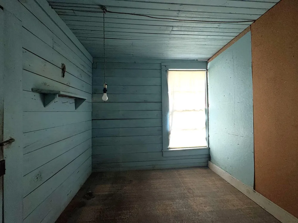 S Pitzer Street Colmesneil, TX 75938