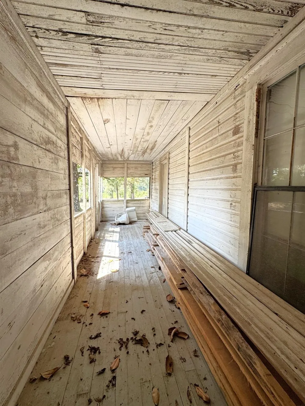 S Pitzer Street Colmesneil, TX 75938