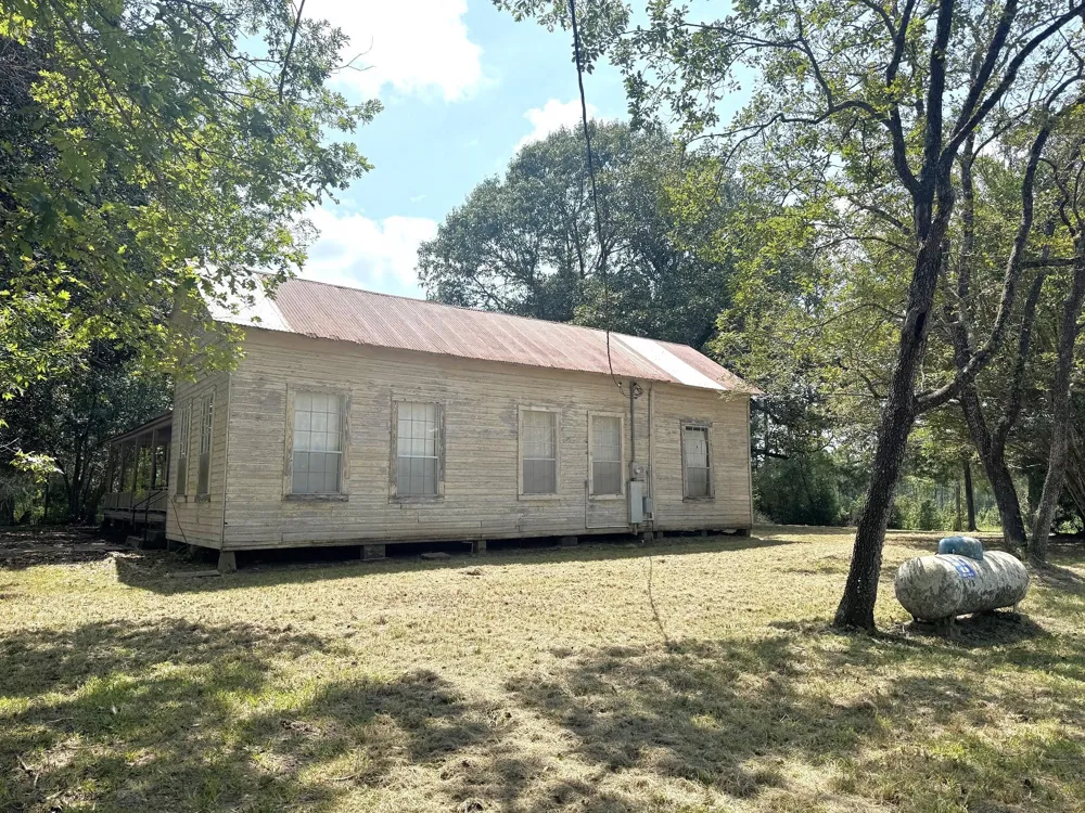 S Pitzer Street Colmesneil, TX 75938
