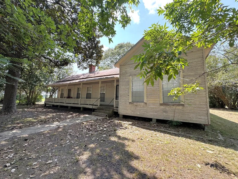 S Pitzer Street Colmesneil, TX 75938