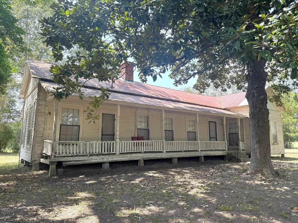 S Pitzer Street Colmesneil, TX 75938