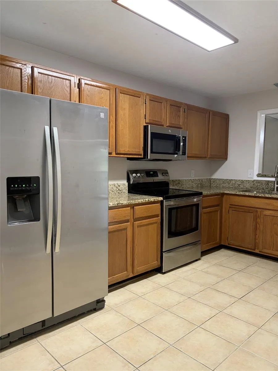 3156 VALLEY OAKS DRIVE #614 Tampa, FL 33618