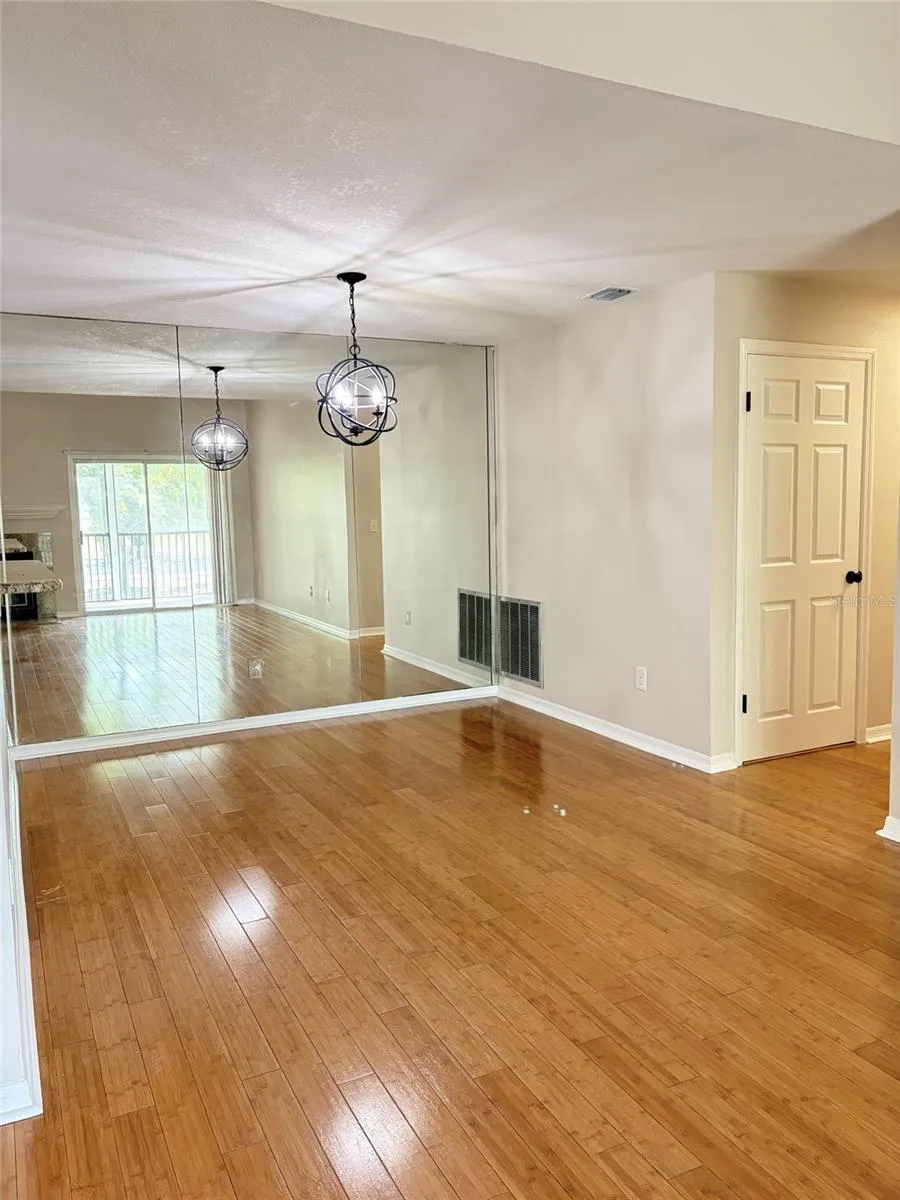 3156 VALLEY OAKS DRIVE #614 Tampa, FL 33618