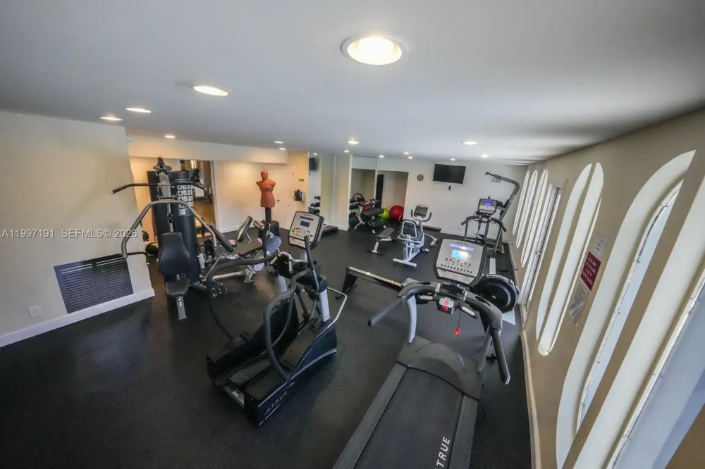 200 Diplomat Pkwy #827 Hallandale Beach, FL 33009