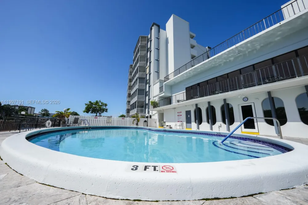 200 Diplomat Pkwy #827 Hallandale Beach, FL 33009