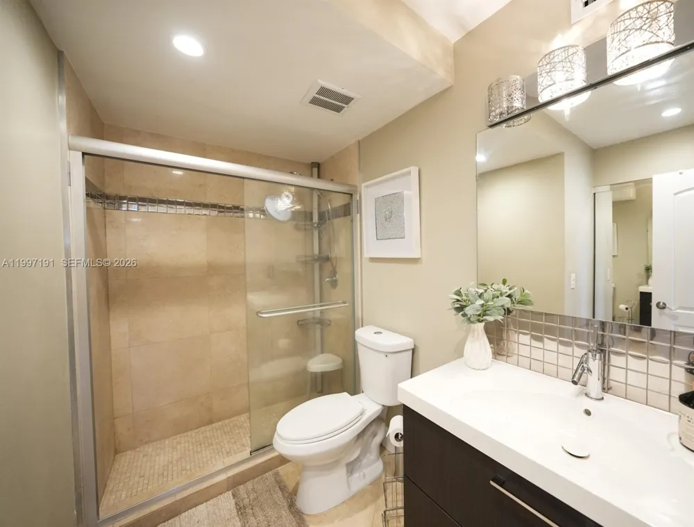 200 Diplomat Pkwy #827 Hallandale Beach, FL 33009