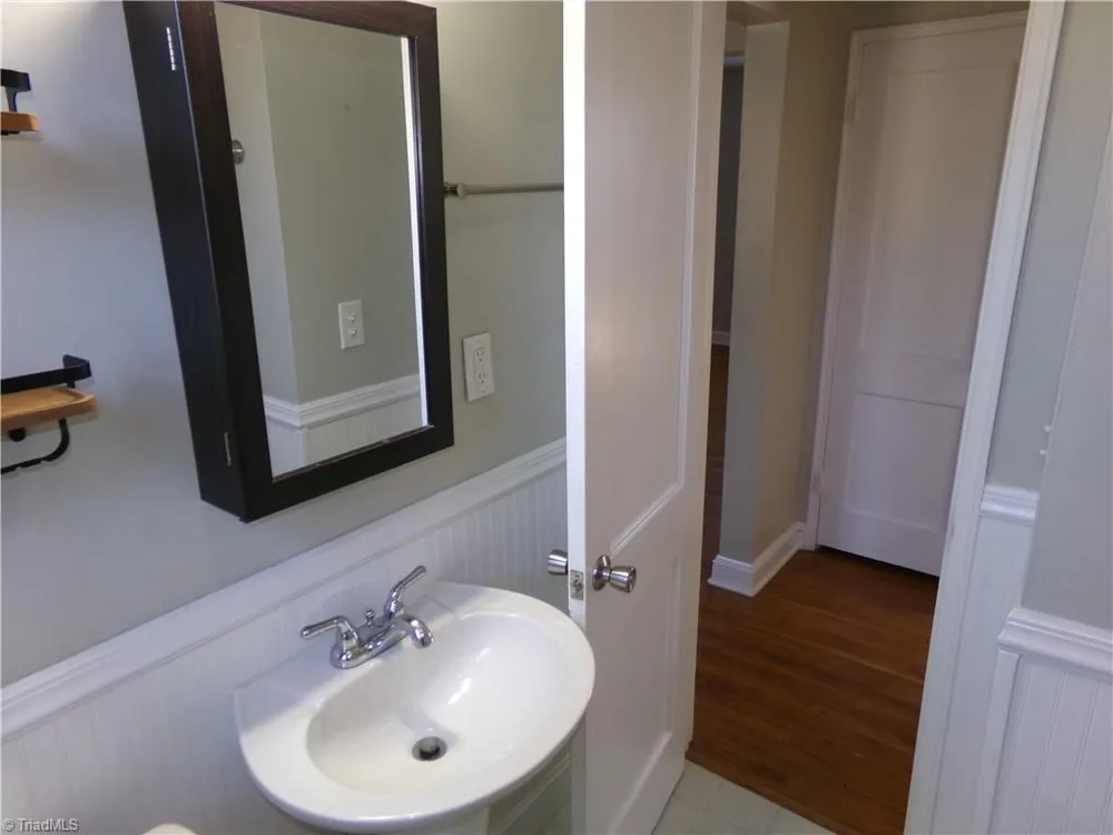 2527 Miller Park Circle #C Winston-Salem, NC 27103