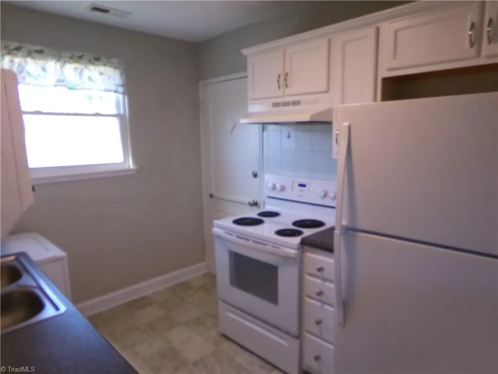 2527 Miller Park Circle #C Winston-Salem, NC 27103