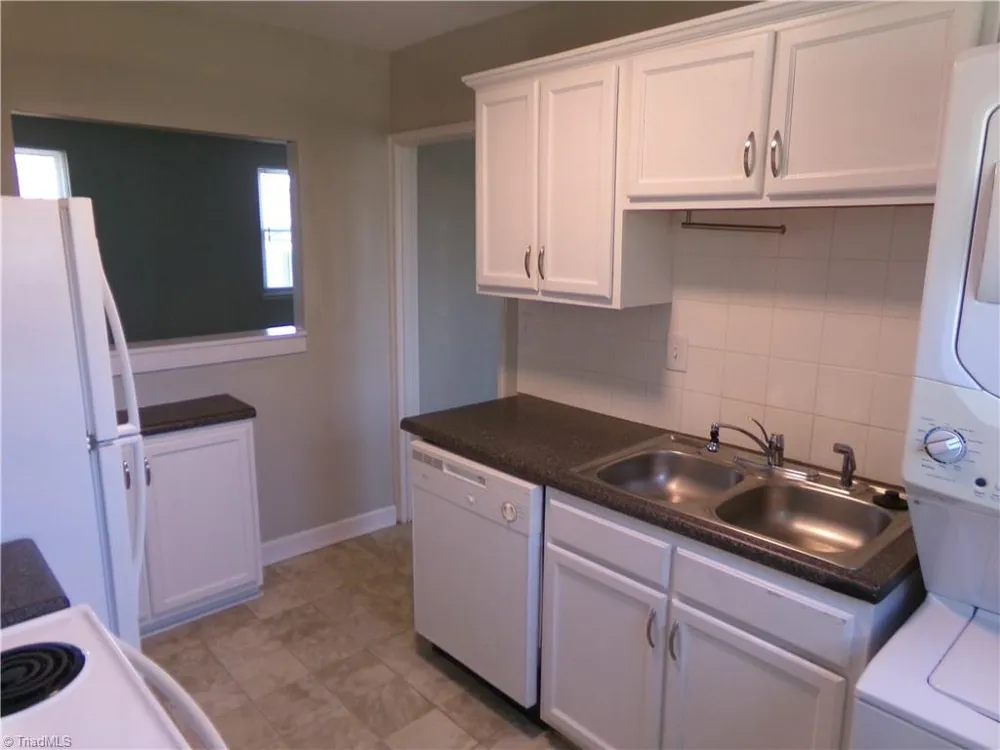 2527 Miller Park Circle #C Winston-Salem, NC 27103