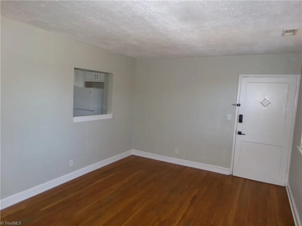 2527 Miller Park Circle #C Winston-Salem, NC 27103