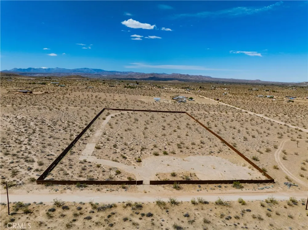 424 Ducor Avenue Landers, CA 92285