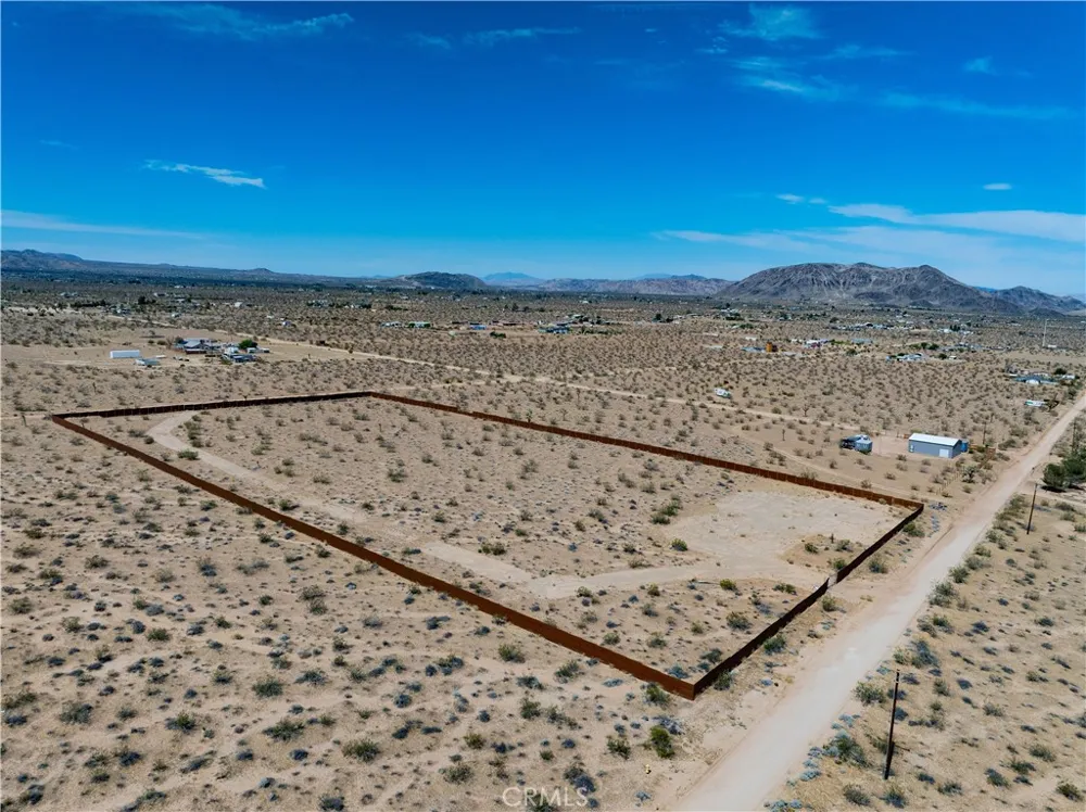 424 Ducor Avenue Landers, CA 92285