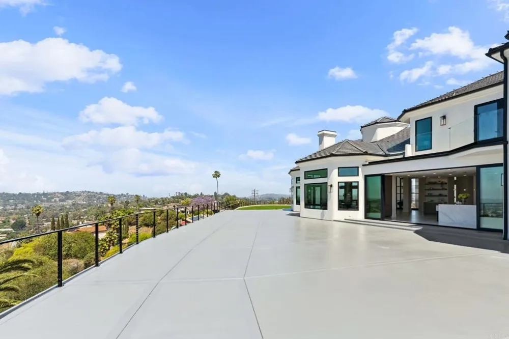 9355 Lavell Street La Mesa, CA 91941