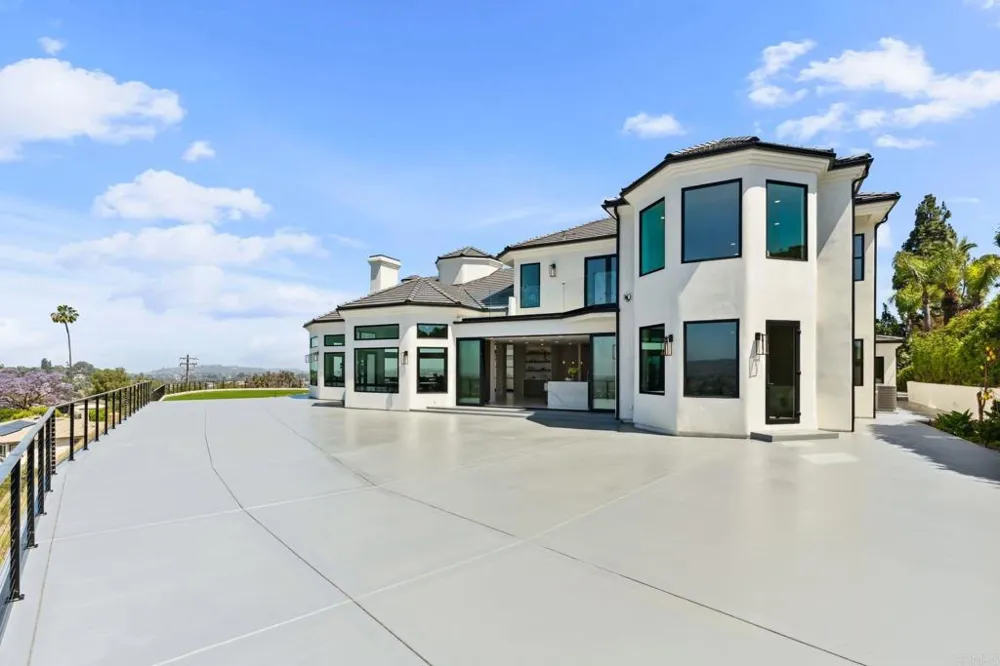 9355 Lavell Street La Mesa, CA 91941