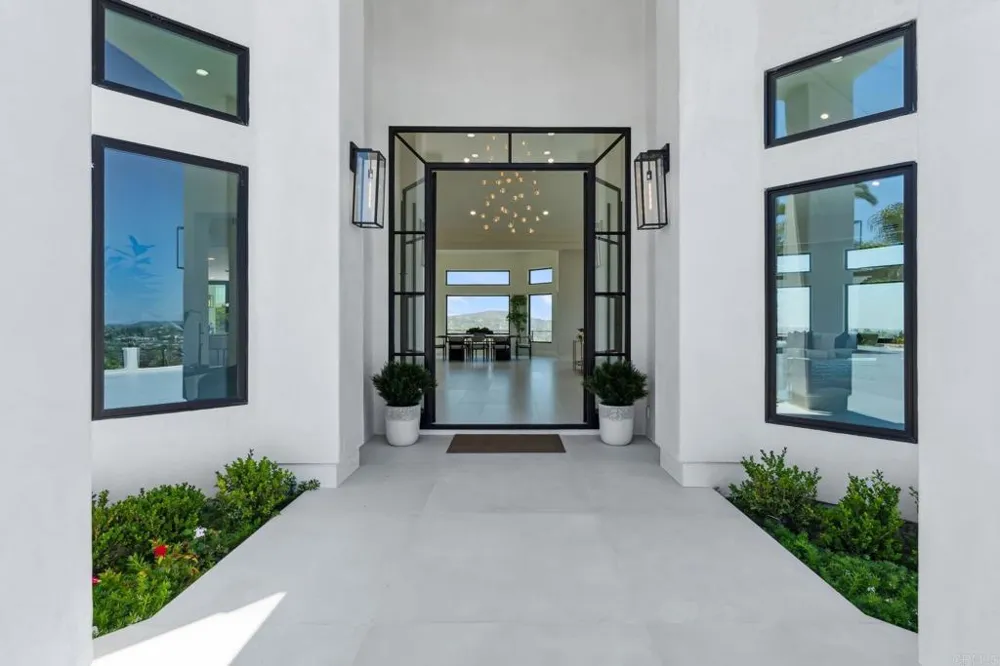 9355 Lavell Street La Mesa, CA 91941