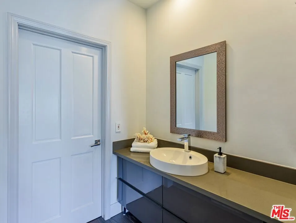 120 S Crescent Drive #304 Beverly Hills, CA 90212