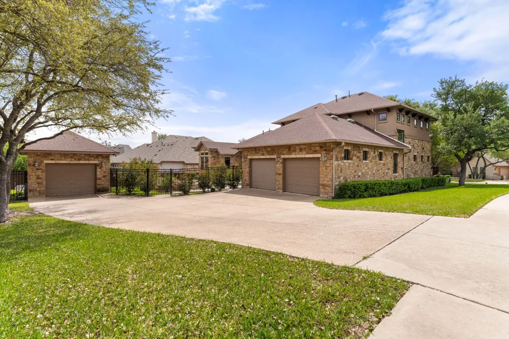 2633 Collingwood Drive Round Rock, TX 78665