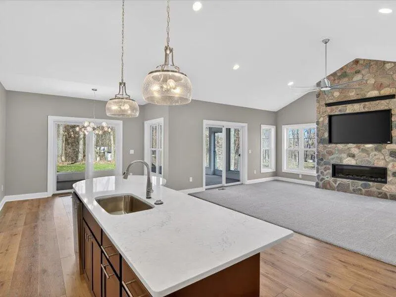 1132 Lochaven Circle Hillsdale, MI 49242