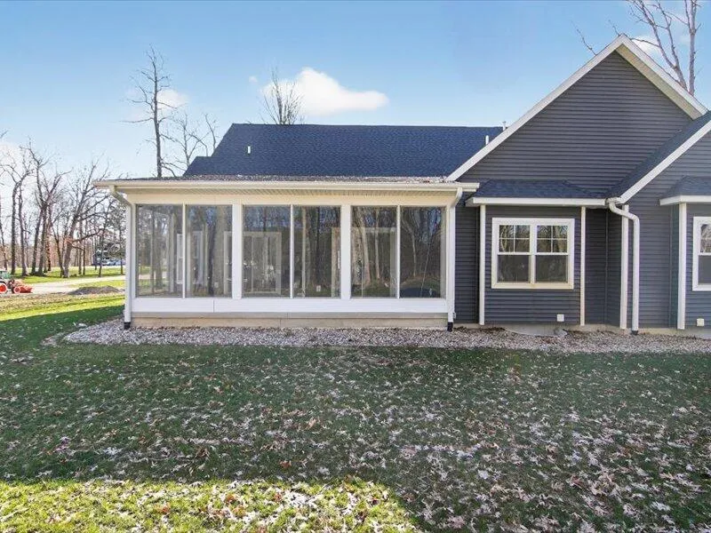 1132 Lochaven Circle Hillsdale, MI 49242