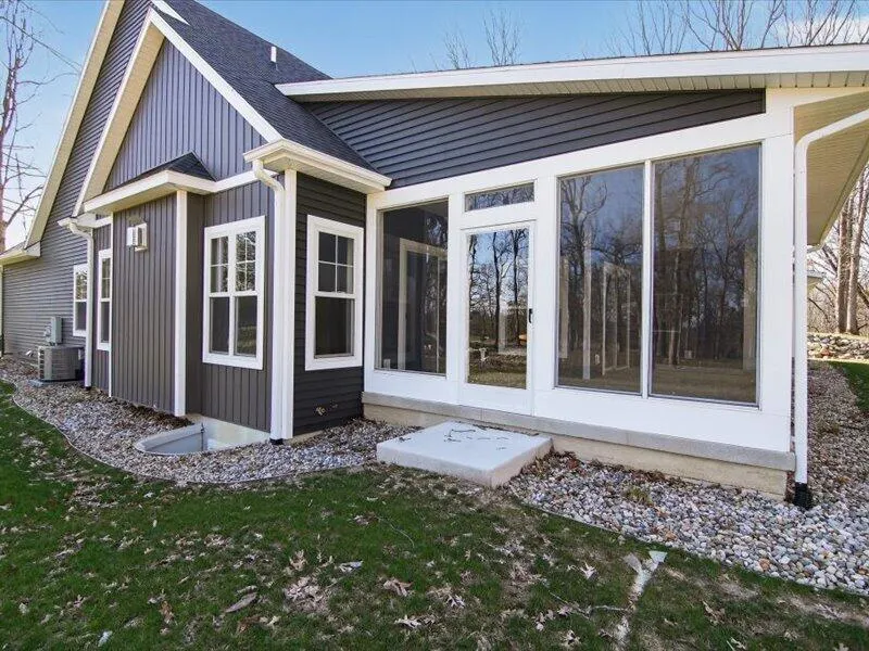 1132 Lochaven Circle Hillsdale, MI 49242
