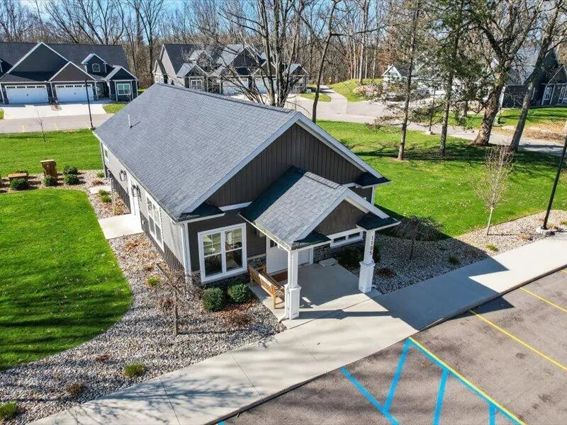 1132 Lochaven Circle Hillsdale, MI 49242