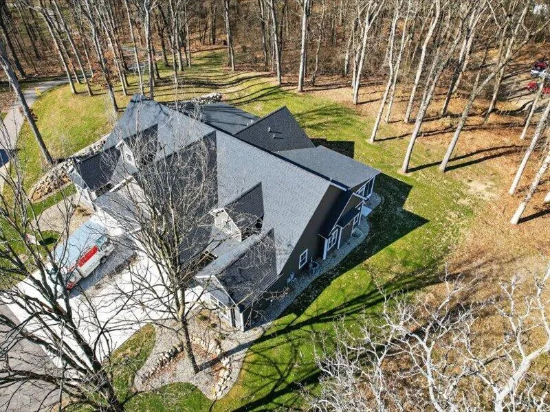 1132 Lochaven Circle Hillsdale, MI 49242