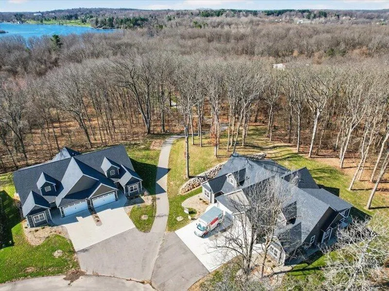 1132 Lochaven Circle Hillsdale, MI 49242