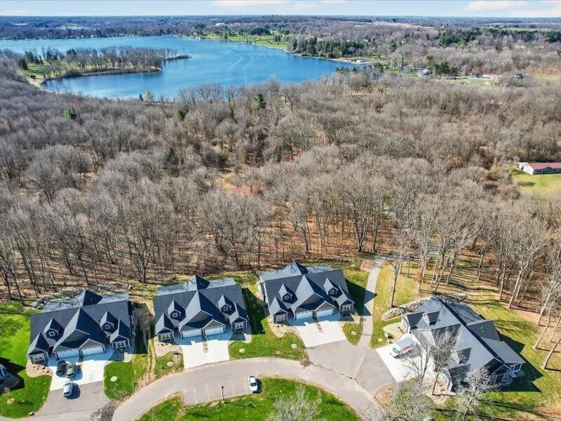 1132 Lochaven Circle Hillsdale, MI 49242