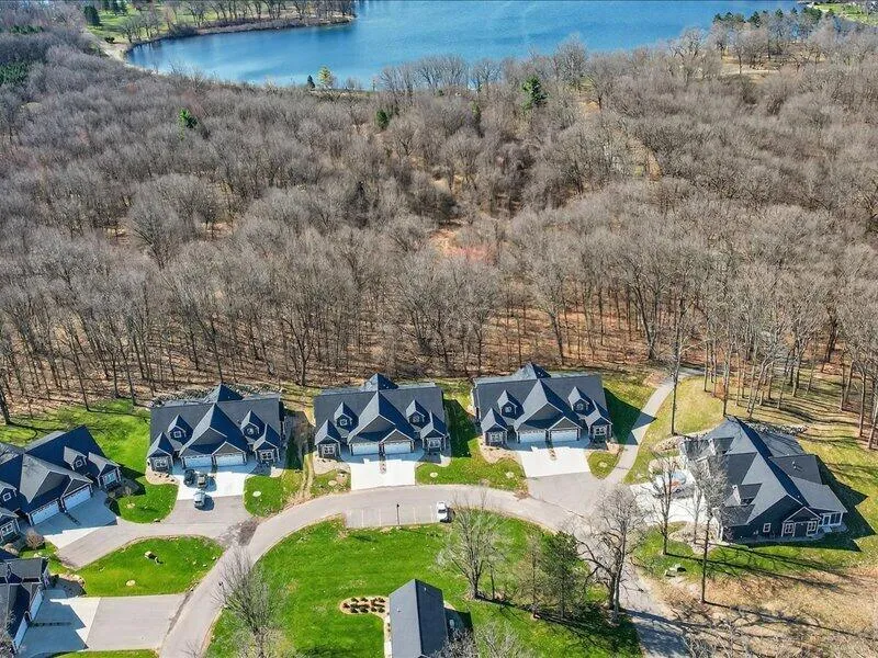 1132 Lochaven Circle Hillsdale, MI 49242