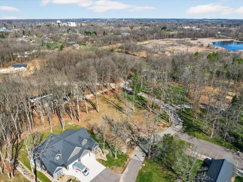 1132 Lochaven Circle Hillsdale, MI 49242