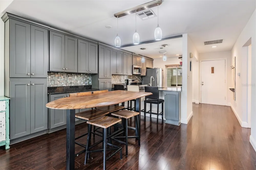 637 DRAKE LANE Dunedin, FL 34698