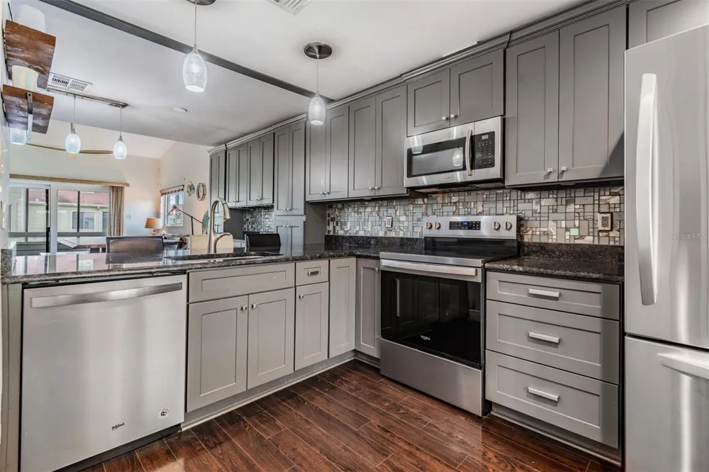 637 DRAKE LANE Dunedin, FL 34698