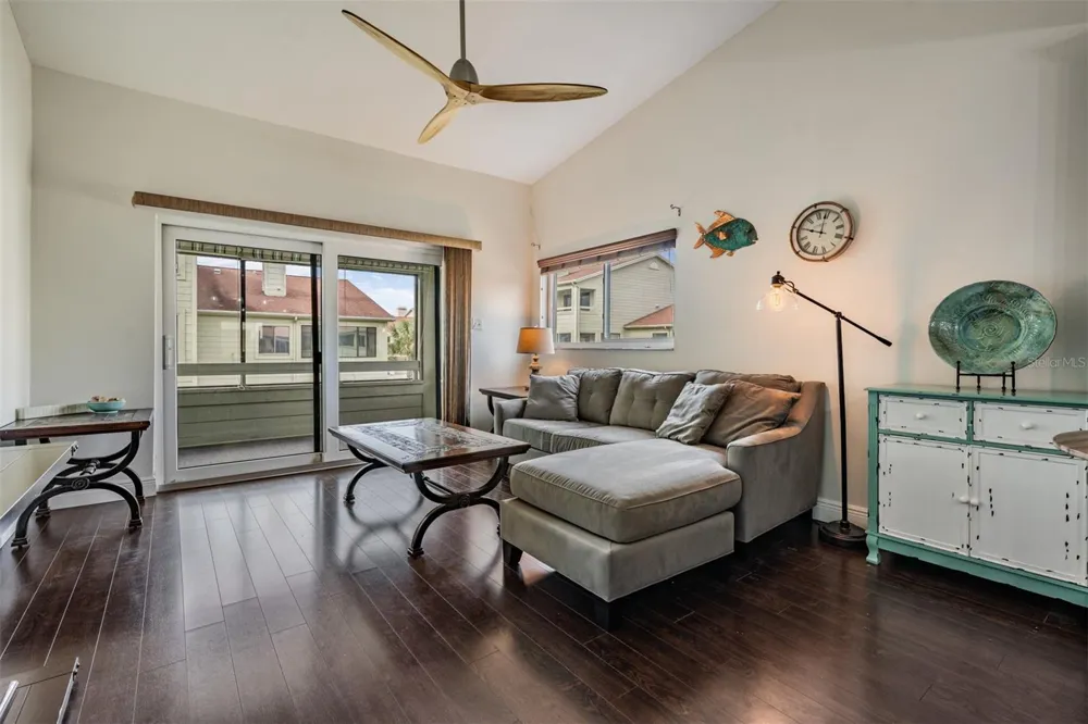 637 DRAKE LANE Dunedin, FL 34698