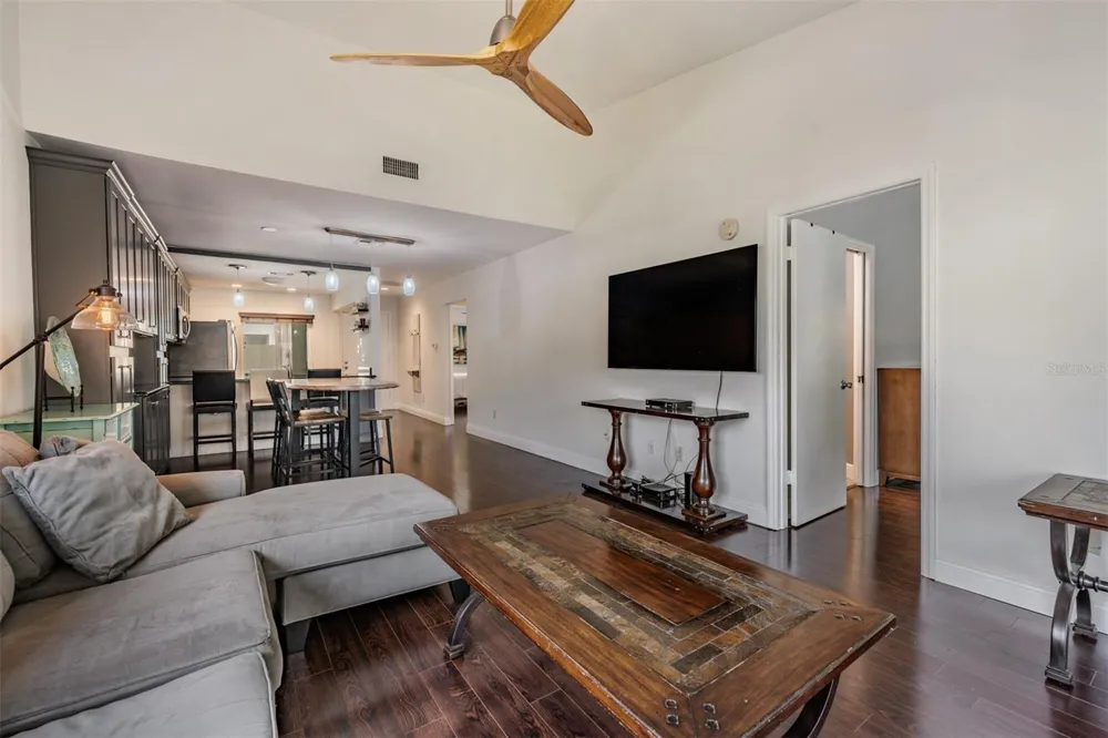 637 DRAKE LANE Dunedin, FL 34698