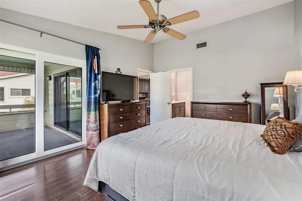 637 DRAKE LANE Dunedin, FL 34698
