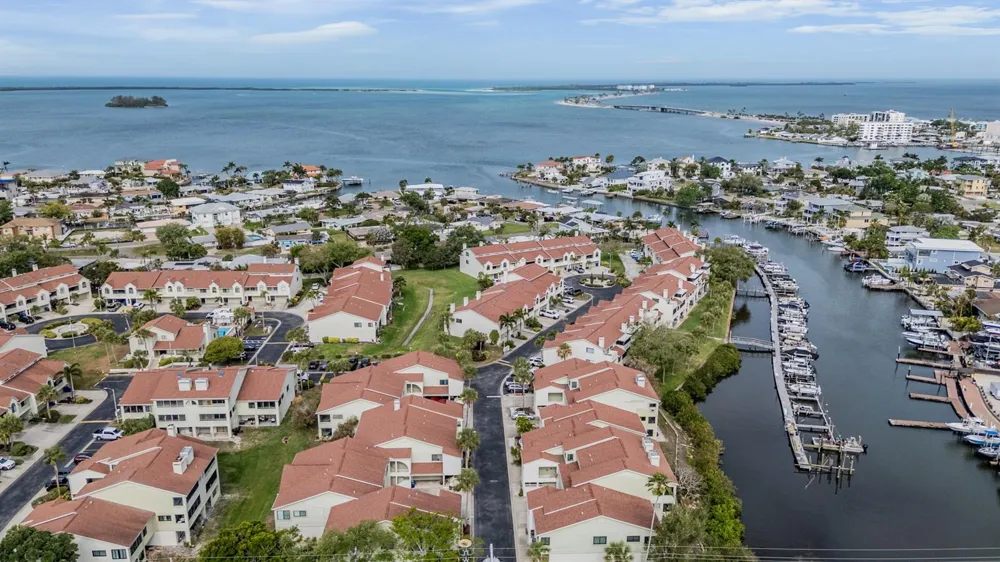 637 DRAKE LANE Dunedin, FL 34698