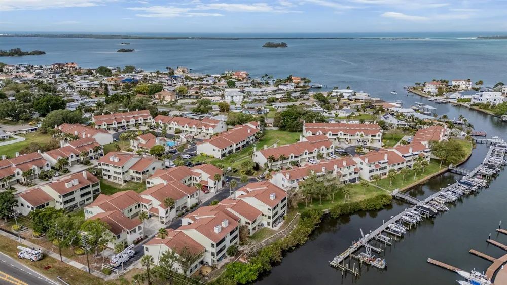 637 DRAKE LANE Dunedin, FL 34698