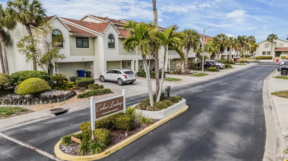 637 DRAKE LANE Dunedin, FL 34698