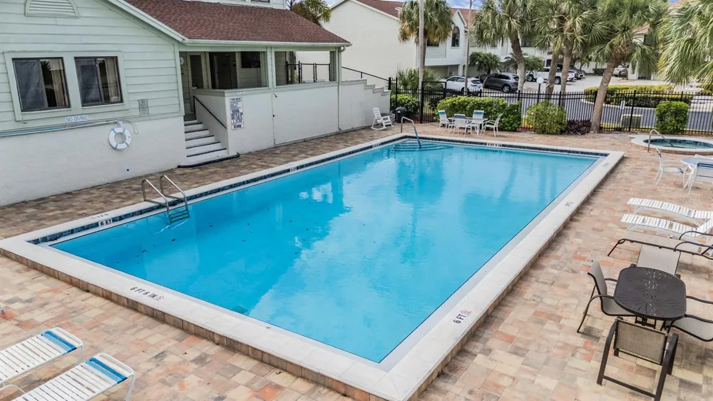 637 DRAKE LANE Dunedin, FL 34698
