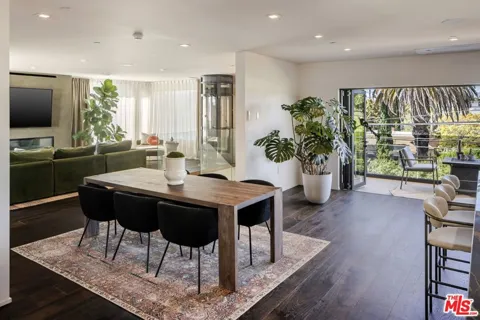 1208 Palms Boulevard