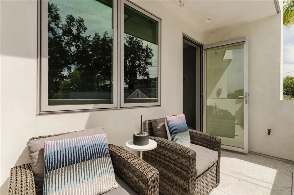 664 Rosecrans Avenue Manhattan Beach, CA 90266
