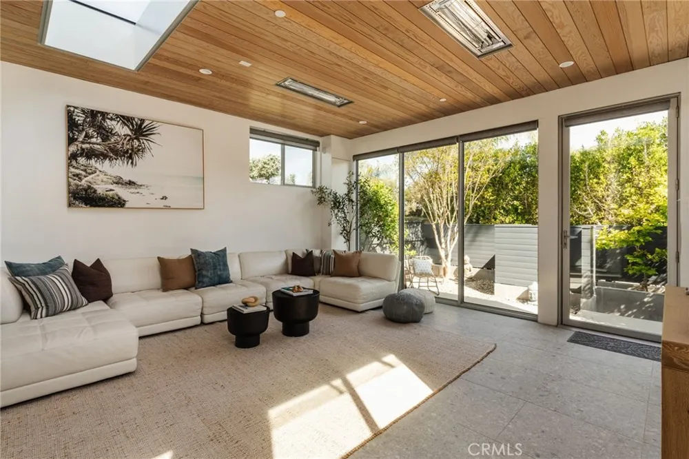 664 Rosecrans Avenue Manhattan Beach, CA 90266