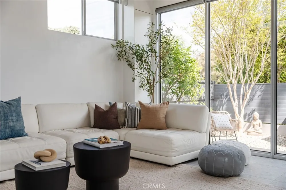 664 Rosecrans Avenue Manhattan Beach, CA 90266