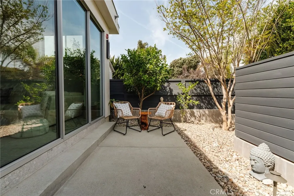 664 Rosecrans Avenue Manhattan Beach, CA 90266