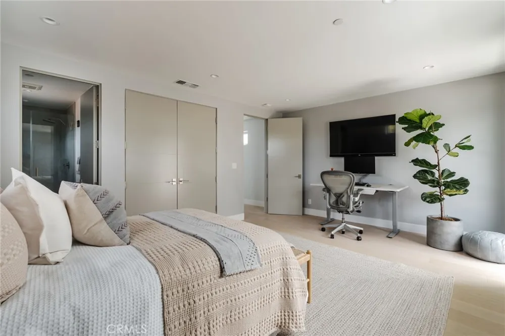 664 Rosecrans Avenue Manhattan Beach, CA 90266