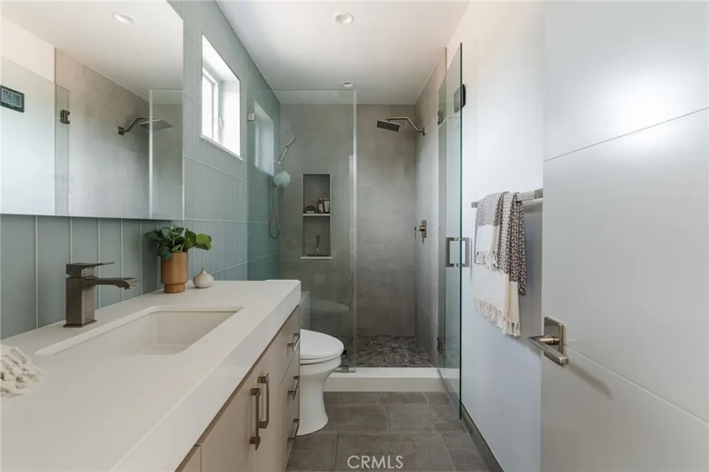 664 Rosecrans Avenue Manhattan Beach, CA 90266