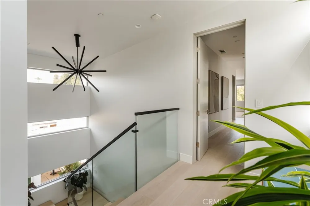 664 Rosecrans Avenue Manhattan Beach, CA 90266